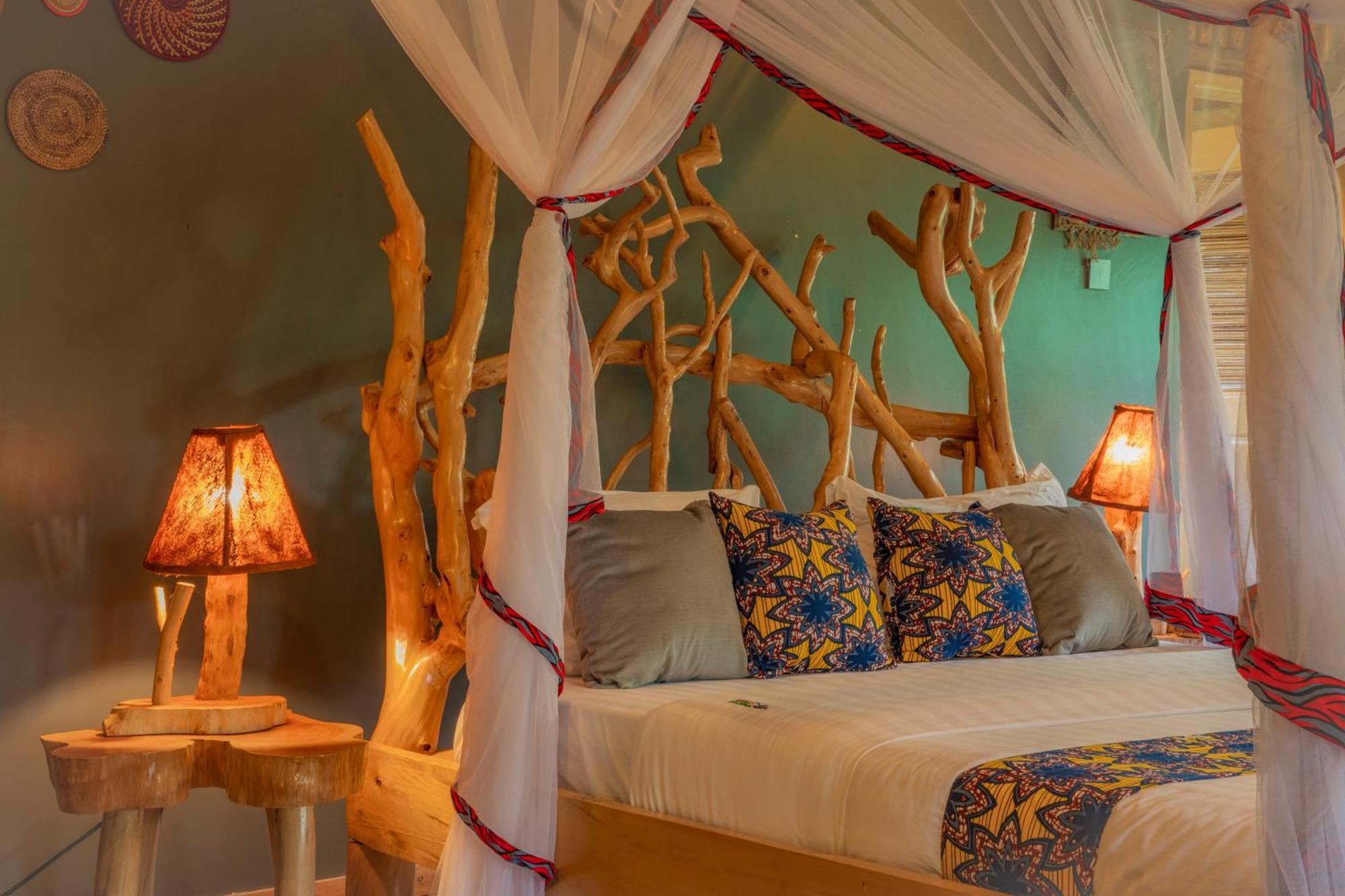 Embogo Safari Lodge *